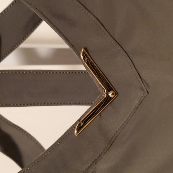 2. Tops - A.U.W criss-cross top - Picture 3 of 7